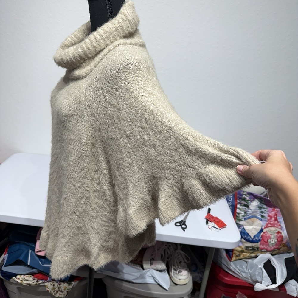 Anthropologie Falling Snow Ruffled Turtleneck Poncho Sweater One Size Beige‎ - Picture 9 of 14
